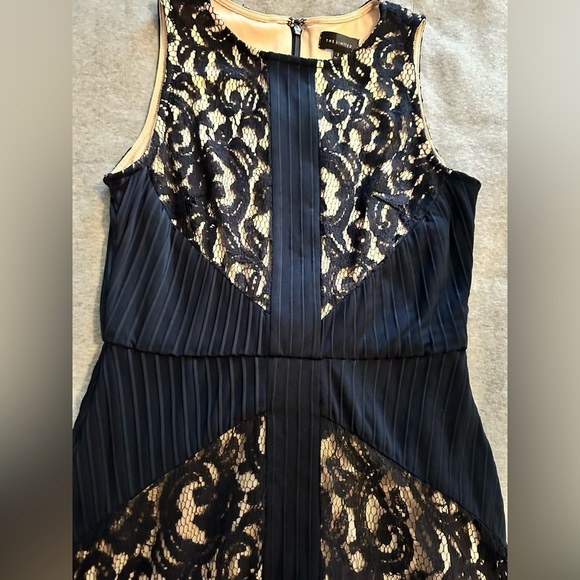 The Limited navy blue lace dress size 2 - Picture 3 of 6